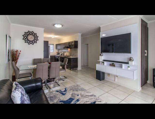 3 BEDROOM APARTMENT FOR SALE IN OAKDENE